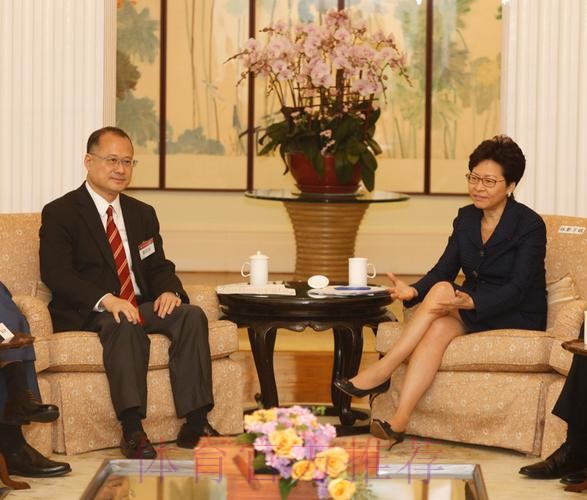 中国足球协会主席蔡振华会见华侨企业家蔡冠深